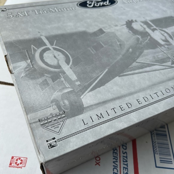 FORD MOTOR CO PLANE 5AT Tri-motor METAL SPEC CAST 1995 mfg toy airplane bank - Picture 4 of 9